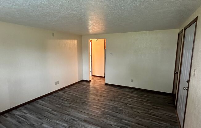 2 beds, 1 bath, $750, Unit 676-3