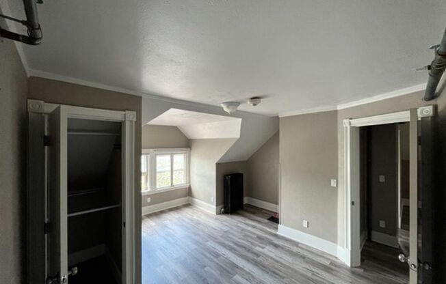 2 beds, 1 bath, $1,270, Unit 303
