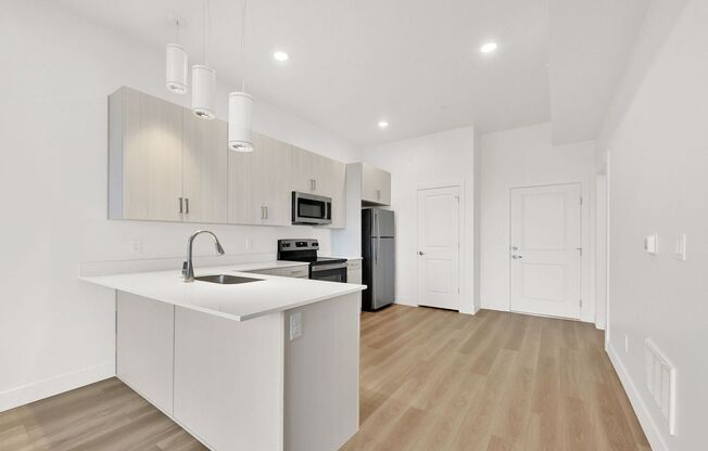 2 beds, 1 bath, $1,300, Unit 214