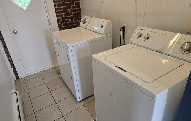 3 beds, 1 bath, 1,400 sqft, $2,900, Unit 3
