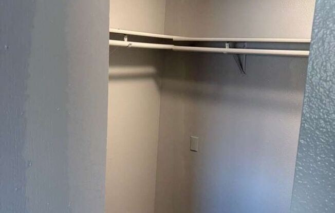 2 beds, 1 bath, 867 sqft, $1,250, Unit 601 F205