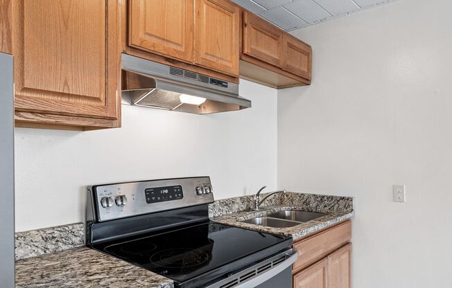 Studio, 1 bath, 500 sqft, $875, Unit 35