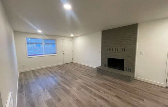 3 beds, 1 bath, $2,100