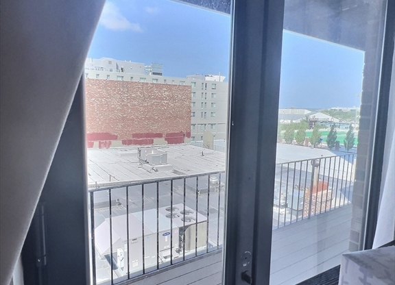 Studio, 1 bath, 999 sqft, $1,895, Unit 24