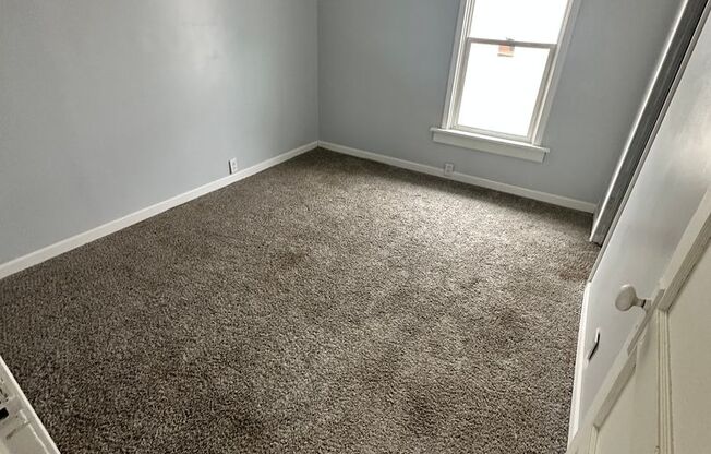 3 beds, 1 bath, $1,300