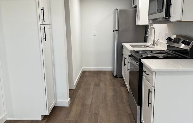 Remodeled Private San Pedro Square Studio