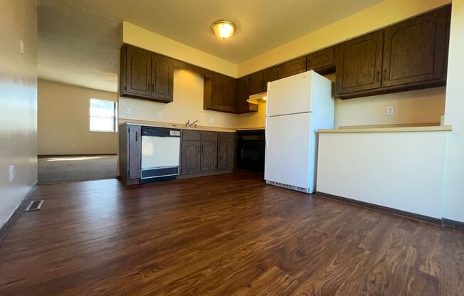 2 beds, 1 bath, $1,050