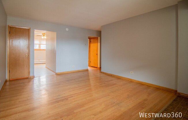5607 W IRVING PARK