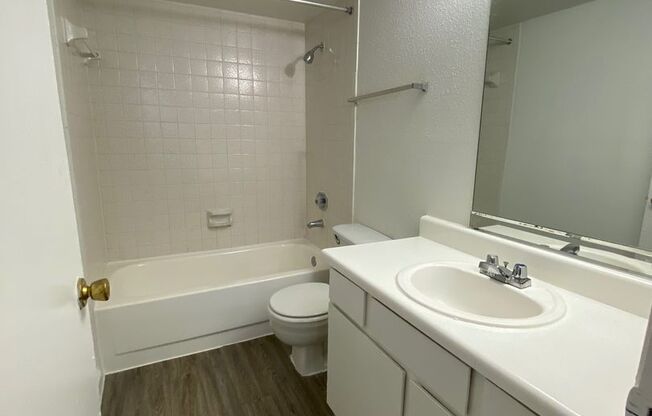 2 beds, 2 baths, 1,003 sqft, $1,050, Unit 2701