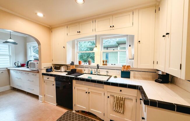 Craftsman 5 Bed/2 Bath Lincoln Park Neighborhood Home