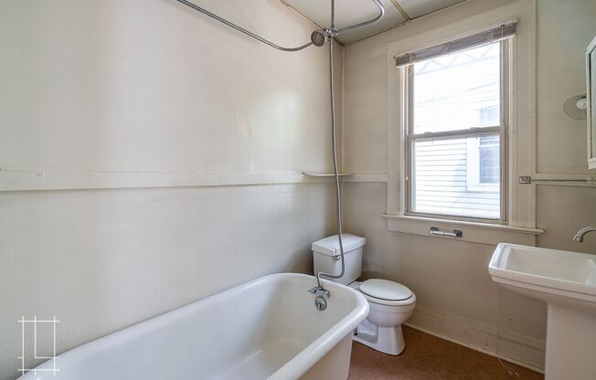 1 bed, 1 bath, $850, Unit 2188 N. High St Apt. 30