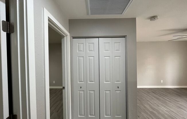 2 beds, 1 bath, 740 sqft, $1,225, Unit 2912 E Roeser Rd. #2