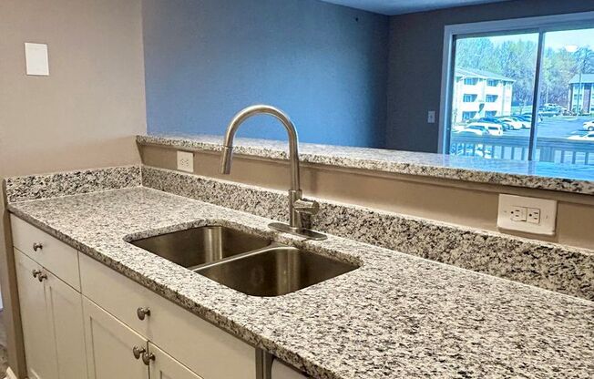 University Spacious 3rd floor Condo