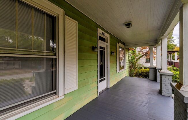 4 bed/2 bath single-family home for lease in Harrisburg, with fenced back yard!