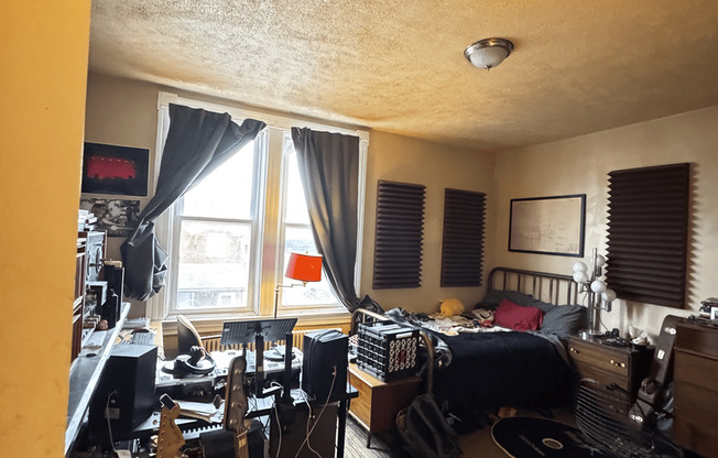 Oakland 3 Bedroom with Parking – Available August 1st, 2026