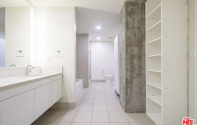 2 beds, 2.5 baths, 1,650 sqft, $4,995, Unit 716