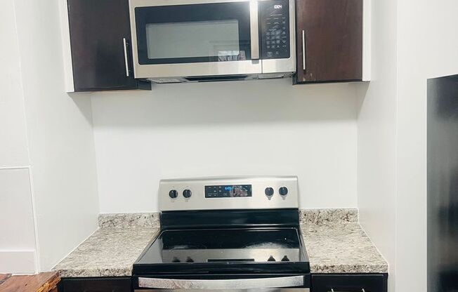 2 bed, 2 bath in LOSO.