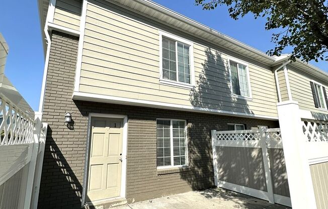 2 beds, 1.5 baths, 1,000 sqft, $1,395, Unit Unit 19