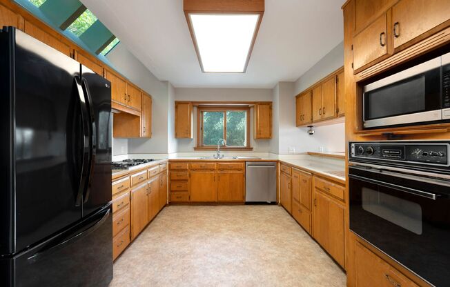 Beautiful home with views and in a gated community off Chuckanut!!!