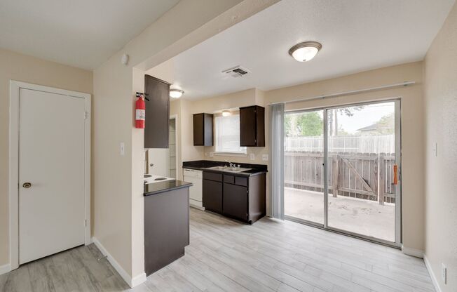 1 bed, 1 bath, 768 sqft, $979, Unit 1910