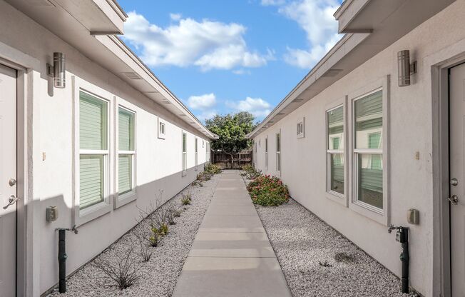 SPACIOUS! CONTEMPORARY! LOCATION!