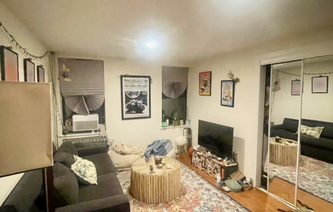 2 beds, 1 bath, $3,095, Unit 6