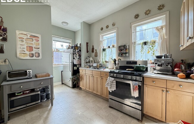 77 Easton St Apt 2
