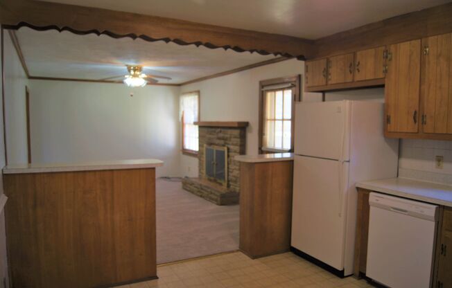 3 beds, 2 baths, $2,095, Unit # 100