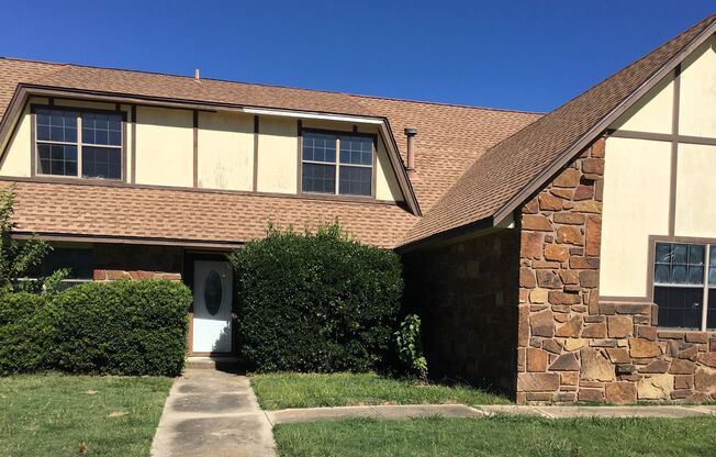 4bd 2.5 bath Large Broken Arrow Home