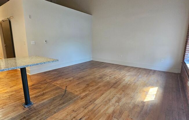 1 bed, 1 bath, 744 sqft, $1,325, Unit W212