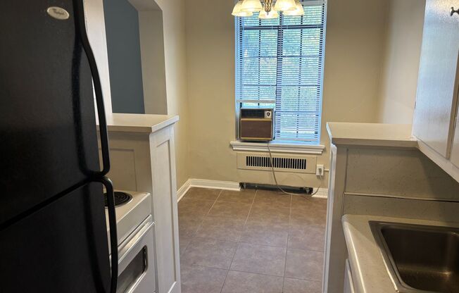 Studio, 1 bath, 449 sqft, $675, Unit J