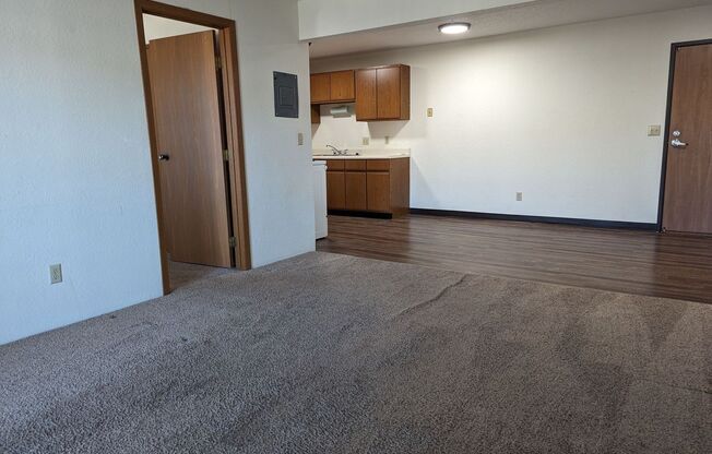 2 beds, 1 bath, 750 sqft, $975, Unit 18