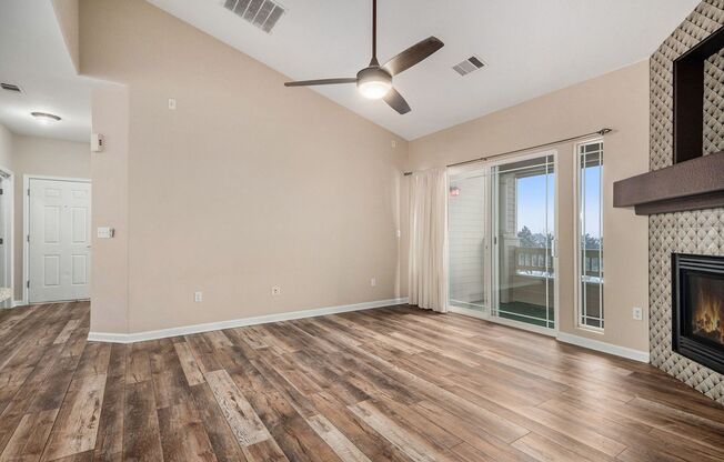 Updated 2 Bed 2 Bath Condo with One Car Garage in Littleton!