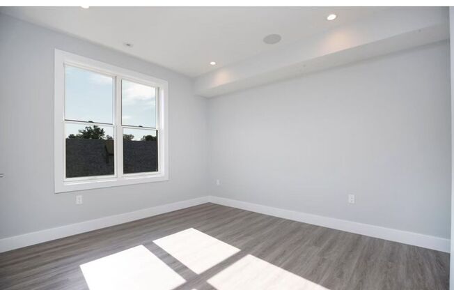 Stunning 2 Bd 1.5 Bath with Garage Parking minutes to North Quincy T, Available Now.