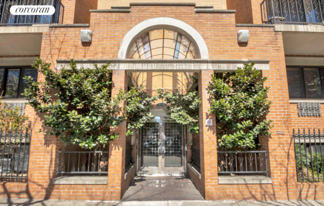 14 43 28 AVE