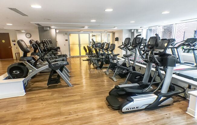 1 bed, 1 bath, 669 sqft, $2,300, Unit 2107