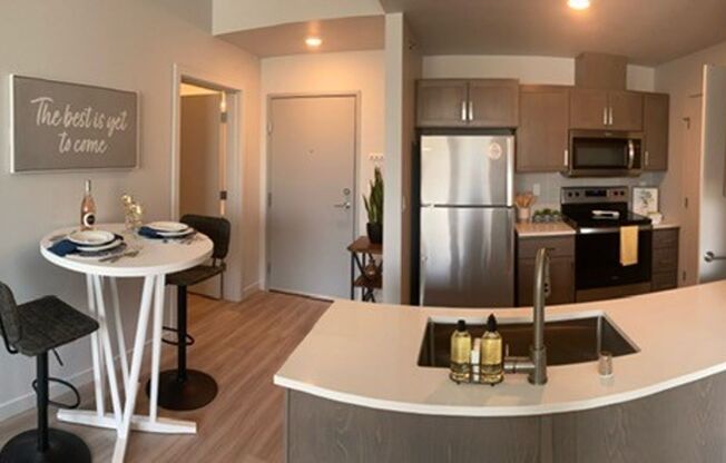 2 beds, 1 bath, 820 sqft, $1,725, Unit 315