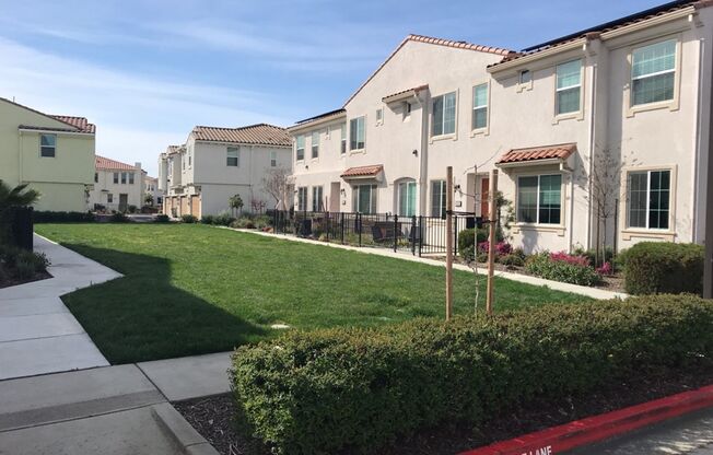 3 beds, 2.5 baths, $2,995, Unit # 65101