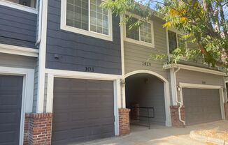 Spacious 2bed/2bath Condo in Aurora with attached garage