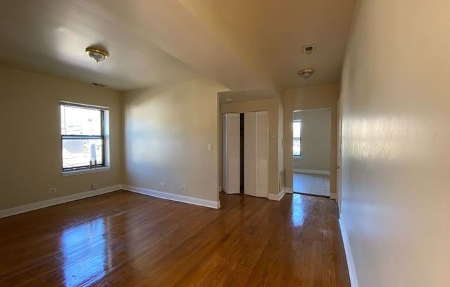 2 beds, 1 bath, $1,150, Unit 4840 #2N