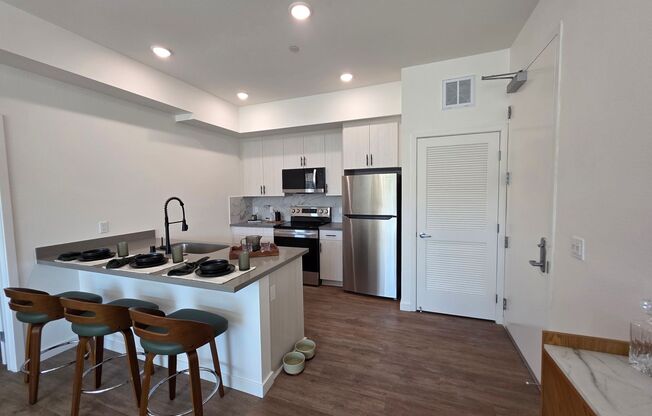 1 bed, 1 bath, 651 sqft, $2,545, Unit 2116-103