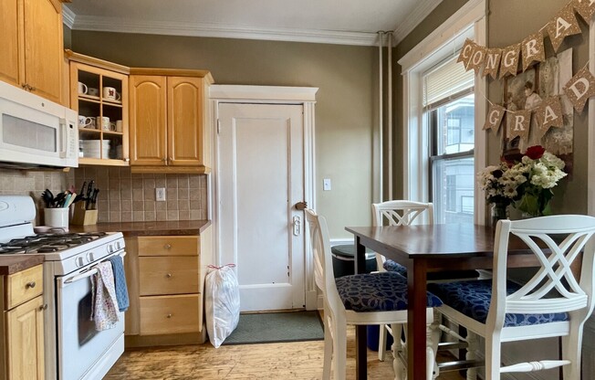10 GREENWAY CT