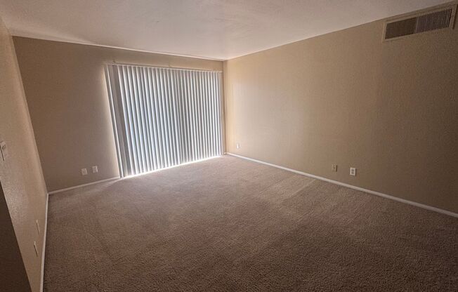 1 bed, 1 bath, 717 sqft, $950