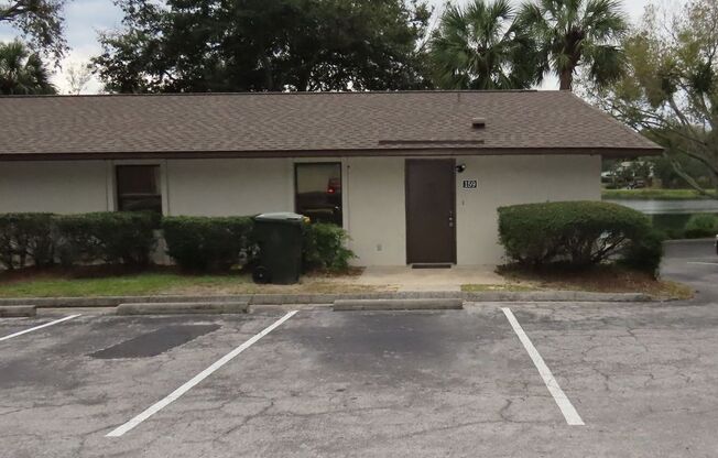 Sunnyside Lakeview 2br/2ba Apartment