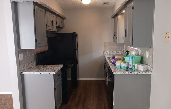 2 beds, 1 bath, 864 sqft, $920