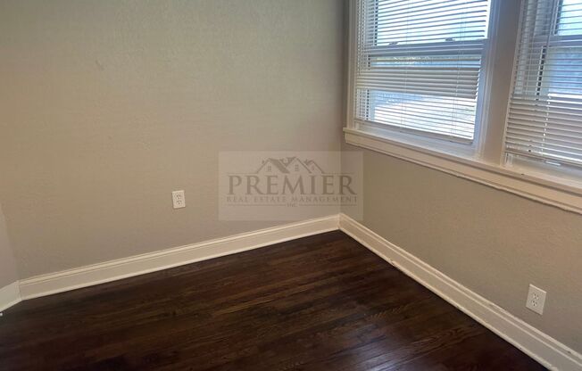 3 beds, 1 bath, $1,299