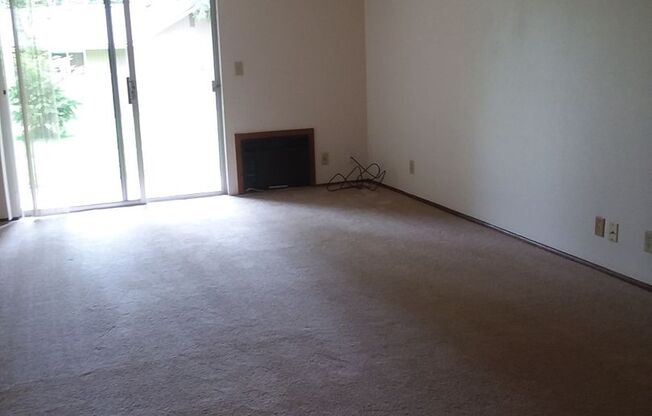 2 beds, 1 bath, 824 sqft, $1,295, Unit 61