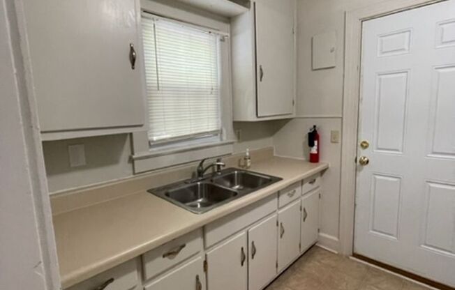 2 beds, 1 bath, $1,650