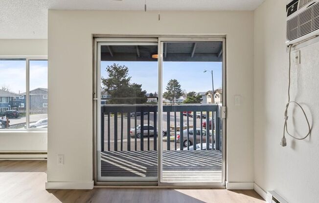 Kamden Court: Leasing Specials! Great location in Kennewick!