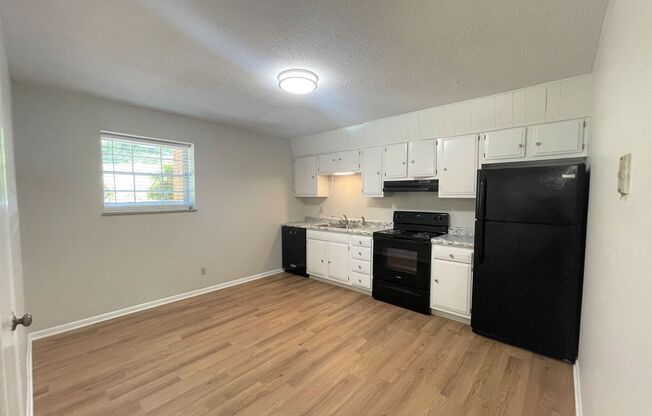 2 beds, 1 bath, $1,175, Unit Apt 3